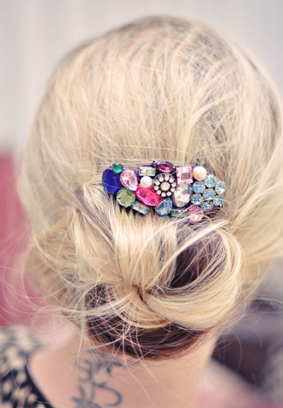 jeweled_hair_clip_love_maegen